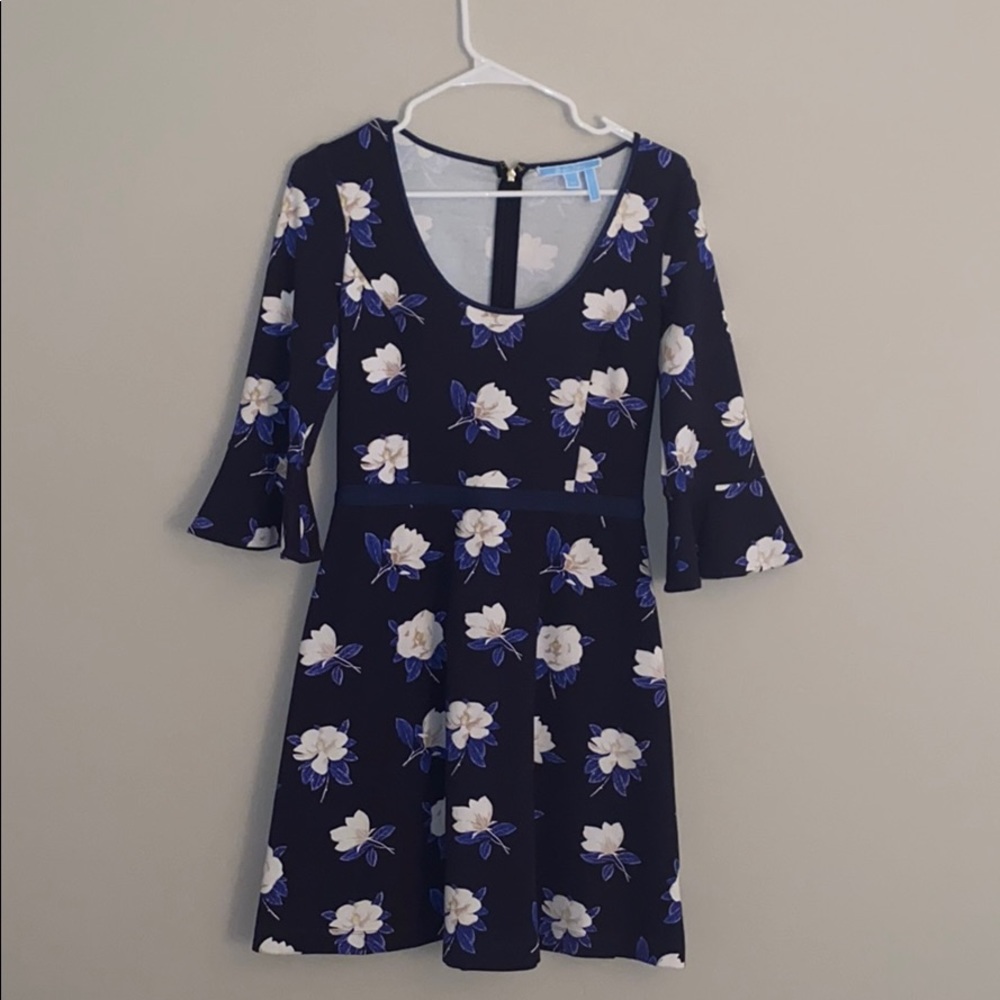 Draper Drapes Dress. Worn once! Cute bell sleeves.